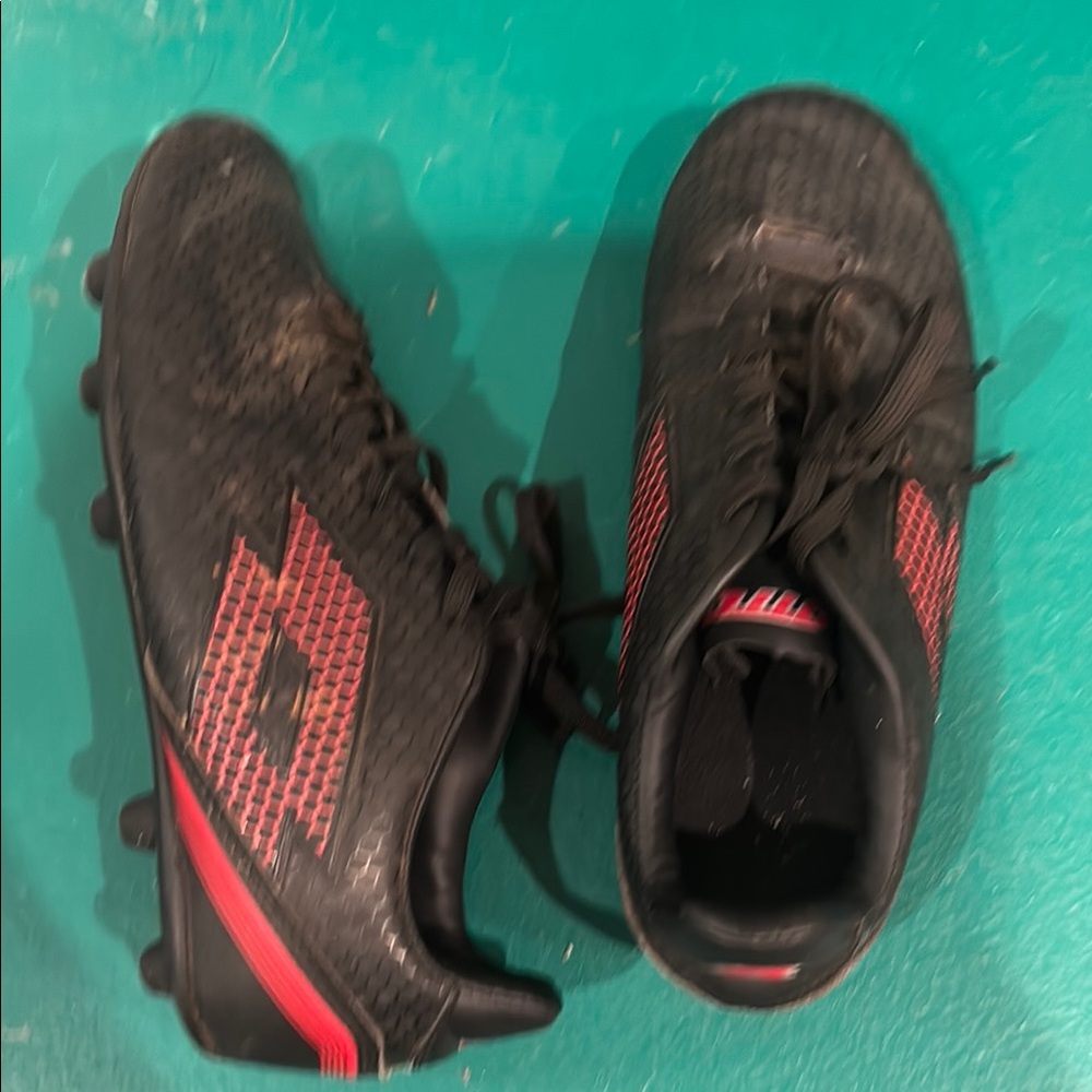 OTTO Kids Black and Red Soccer cleats